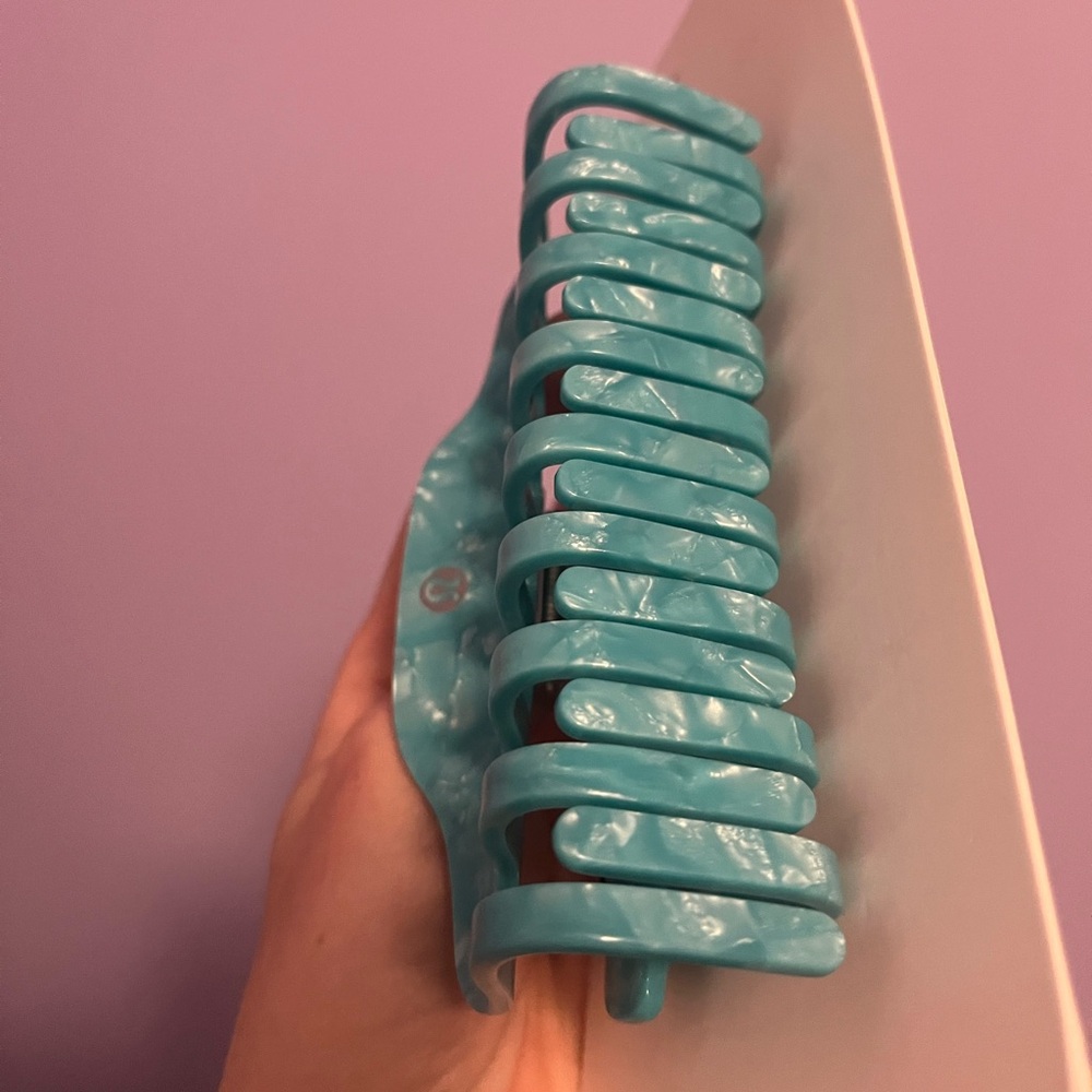 lululemon athletica Jumbo Claw Clip in Turquoise - Picture 4 of 4